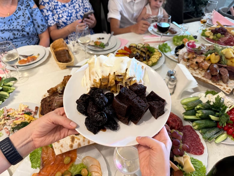 Moldovan desserts: Cusma lui Guguta, Baba Neagra, Prune cu nuci